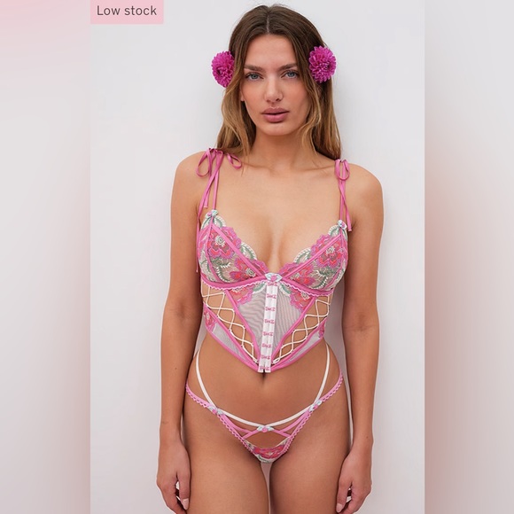 🍋NWT For Love & Lemons Festival Bra & Thong Panty Set, 34D & Size M Panty🍋 - Picture 9 of 17